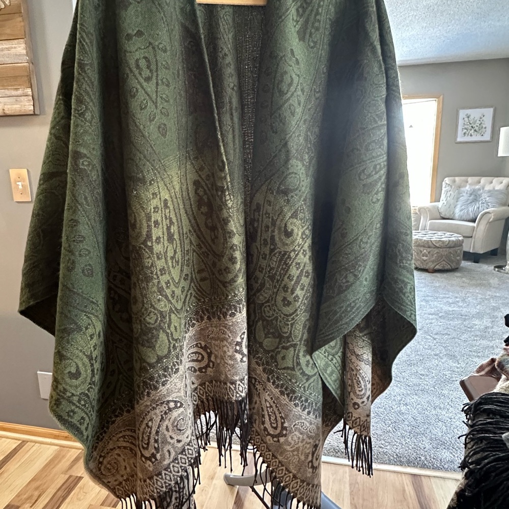 Green and Beige Paisley Shawl with Fringe